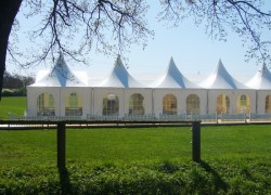 Exklusiv-Zelte mit Pagodendächern Exklusiv-Zelte mit Pagodendächern