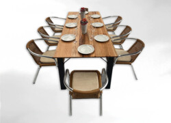 Eichentisch mit Metall-Bankettstuhl