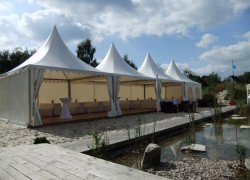 Pagodenzelt für eine Beach-Party