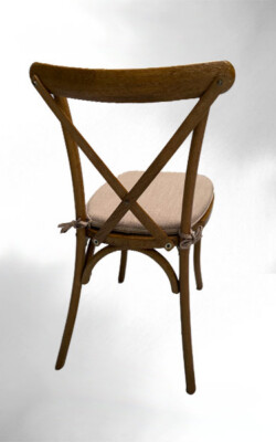 Crossbackstuhl mit Sitzkissen Crossback Stapelstuhl mit Leinenkissen für gemütliche Veranstaltungen -Rückansicht