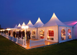 Zeltlandschaft mit Außenterrasse Zeltlandschaft mit Außenterrasse