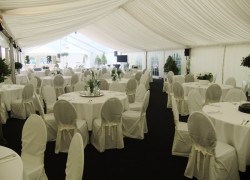 Edles Arrangement mit Himmeldach Edles Arrangement mit Himmeldach