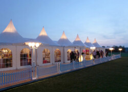 Zeltlandschaft mit Beleuchtung Zeltlandschaft mit Beleuchtung