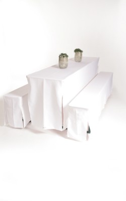 Bierzeltgarnitur mit Husse (weiß) und Dekoration Bierzeltgarnitur mit Husse (weiß) und Dekoration