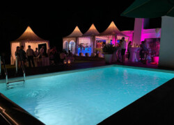 Stimmungsvolle Poolparty