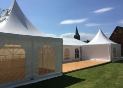 Pagoden mit Hauptzelt und Terrasse Pagoden mit Hauptzelt und Terrasse