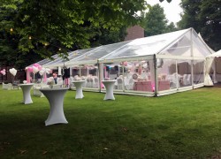 Volltransparentes Zelt mit Deko Volltransparentes Zelt mit Deko