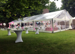 Volltransparentes Zelt mit Deko Volltransparentes Zelt mit Deko