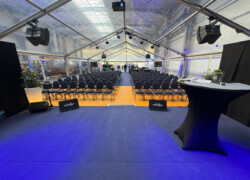 Inhouse-Firmenevent mit transparentem Zelt Inhouse Firmenveranstaltung in einem transparenten Zelt